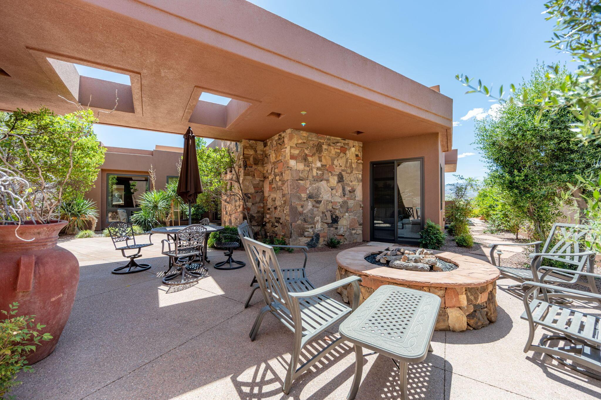 St George, Utah, 84770, United States, 6 Bedrooms Bedrooms, ,7 BathroomsBathrooms,Residential,For Sale,2049159