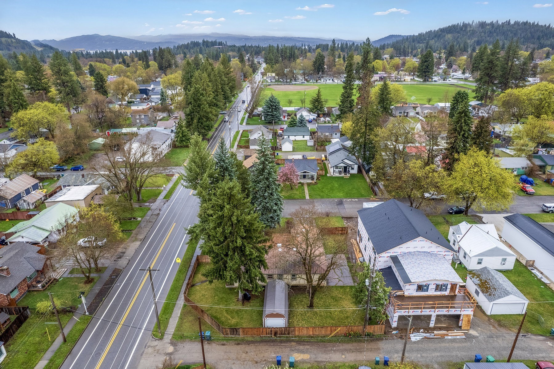  Your Porchlight in the Trees - 物件實景