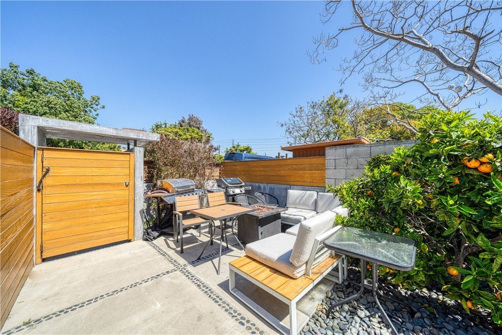 Venice, California, 90291, United States, 10 Bedrooms Bedrooms, ,8 BathroomsBathrooms,Residential,For Sale,1826994
