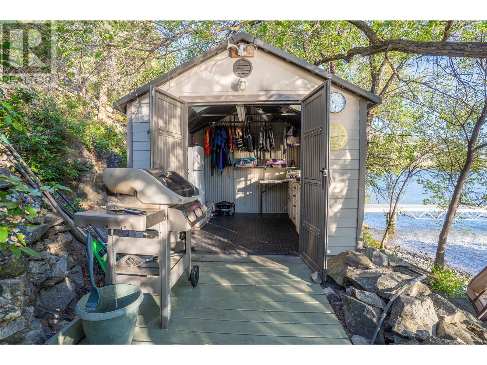 KELOWNA, British Columbia, V1V 2C3, CA, 5 Bedrooms Bedrooms, ,2 BathroomsBathrooms,Residential,For Sale,1911113