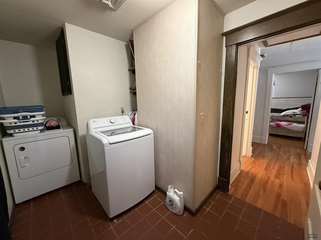Hot Springs, South Dakota, 57747, United States, 5 Bedrooms Bedrooms, ,3 BathroomsBathrooms,Residential,For Sale,1928045