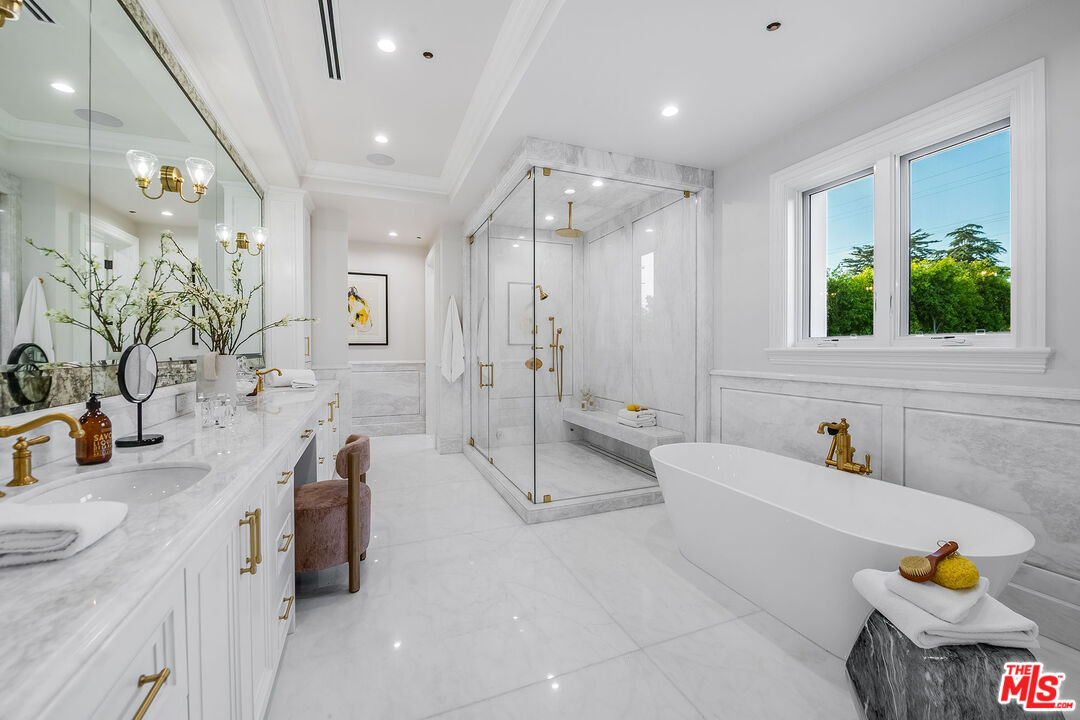Beverly Hills, California, 90210, United States, 6 Bedrooms Bedrooms, ,12 BathroomsBathrooms,Residential,For Sale,1865227