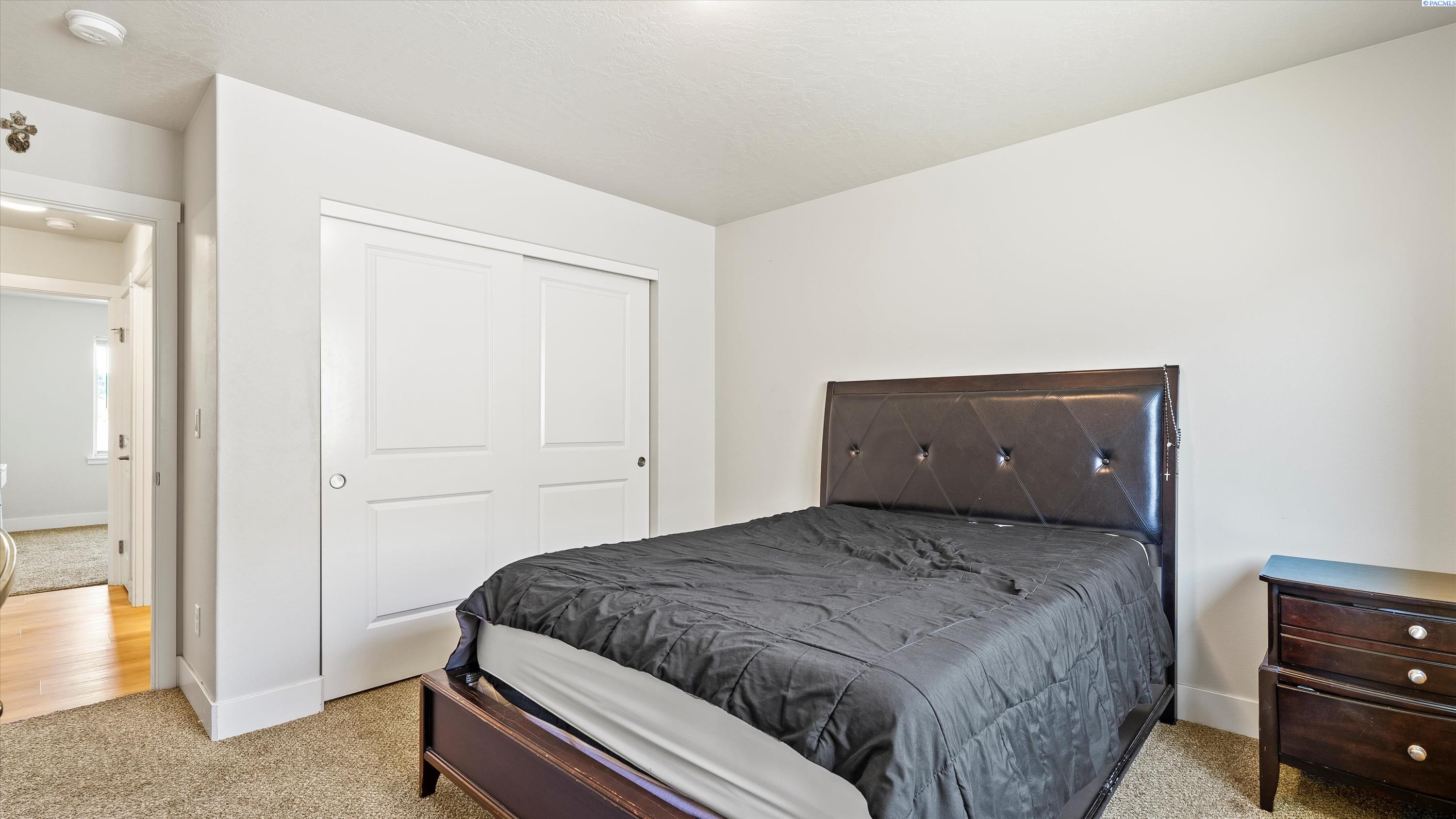 Kennewick, Washington, 99338, United States, 4 Bedrooms Bedrooms, ,1 BathroomBathrooms,Residential,For Sale,1918004