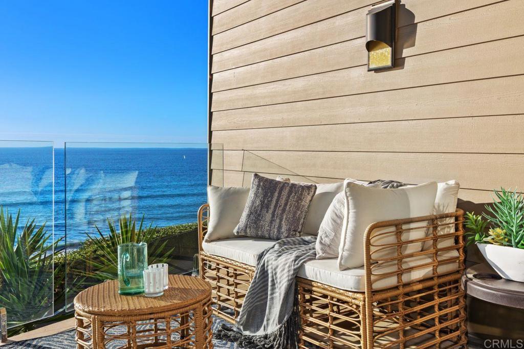 Encinitas, California, 92024, United States, 2 Bedrooms Bedrooms, ,3 BathroomsBathrooms,Residential,For Sale,1997008