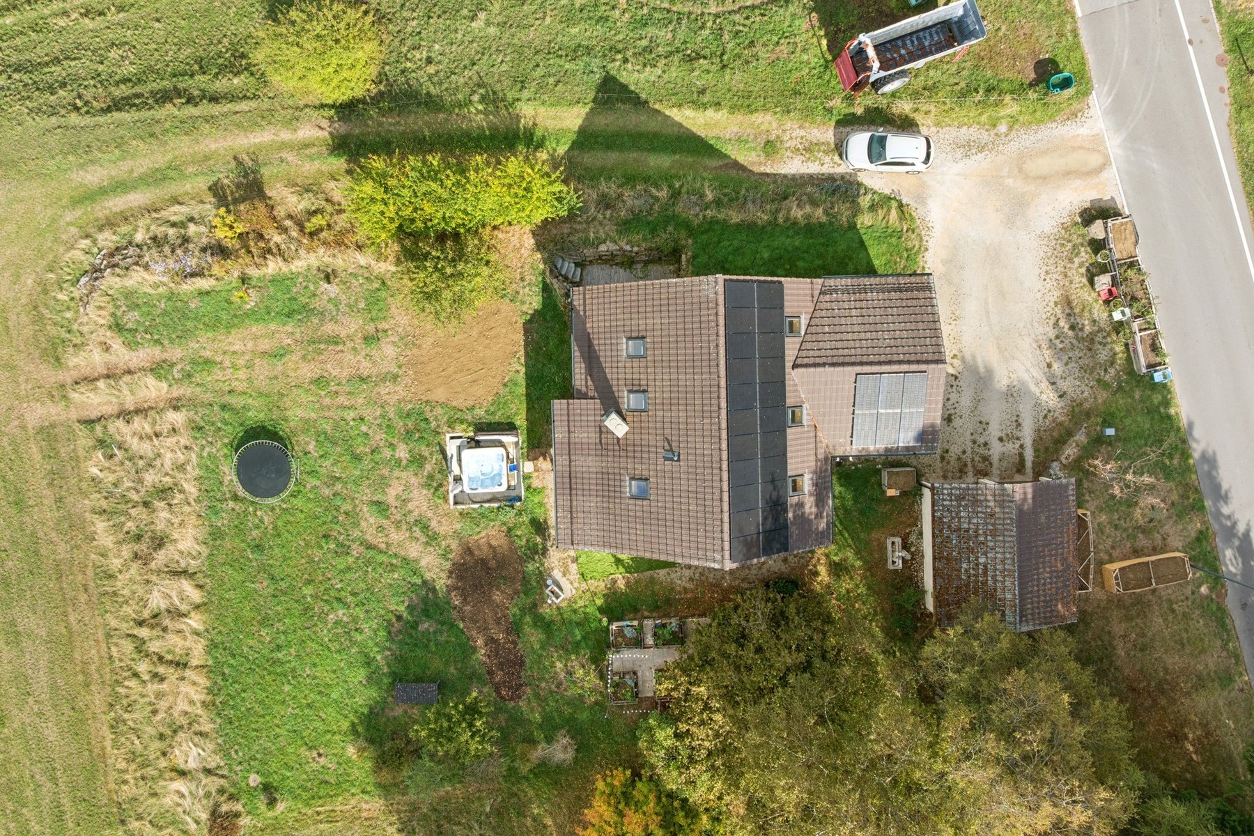  5.5-room single-family home with a large basement and a 1,500-square-meter lot - 物件實景