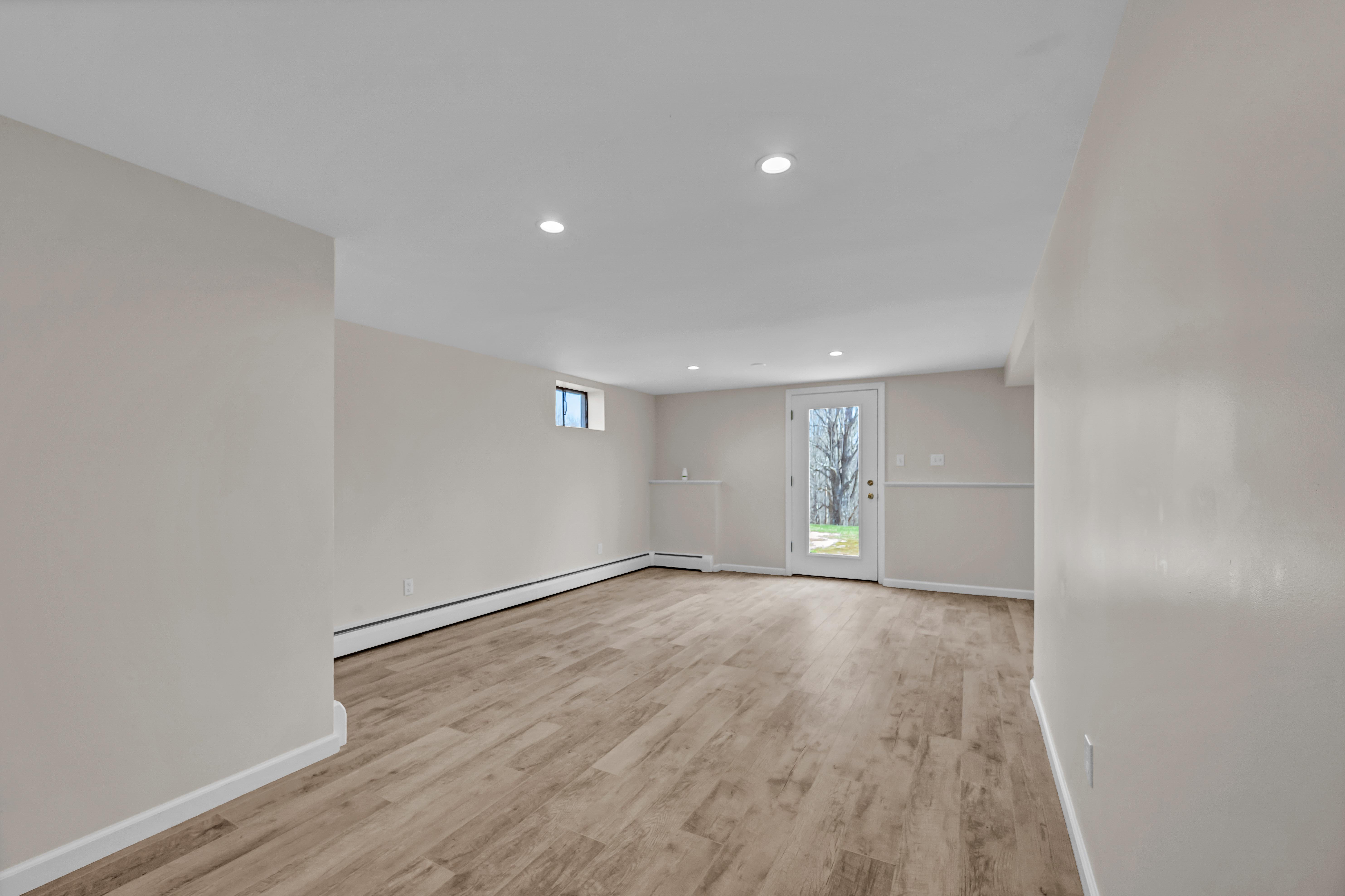  Well Built Colonial - 物件實景