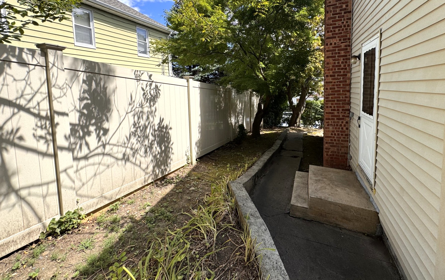Yonkers, New York, 10703, United States, 3 Bedrooms Bedrooms, ,2 BathroomsBathrooms,Residential,For Sale,1942692