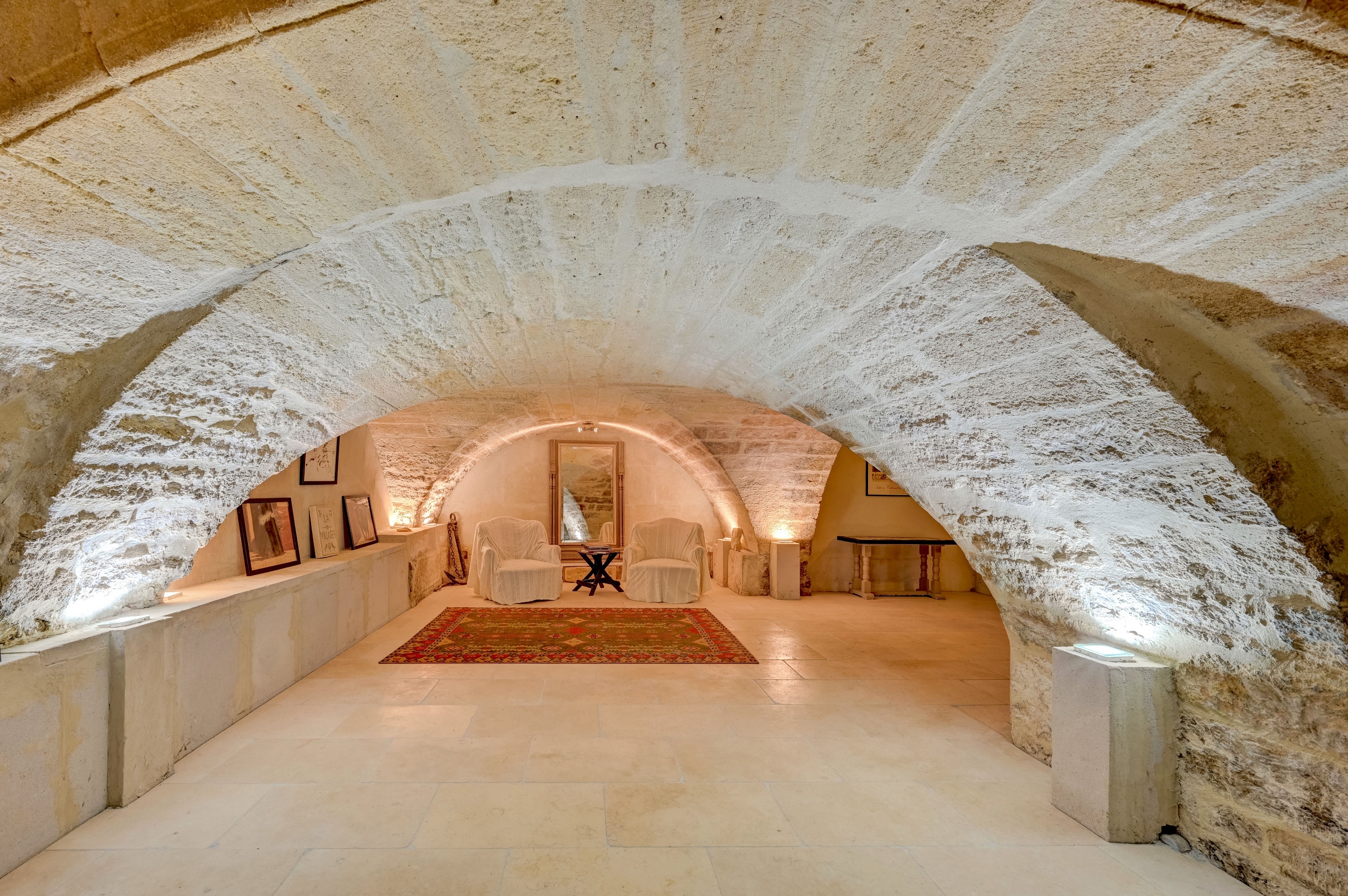  Located near Avignon, Arles and Saint Rémy de Provence, magnificent 15th centur… - 物件實景