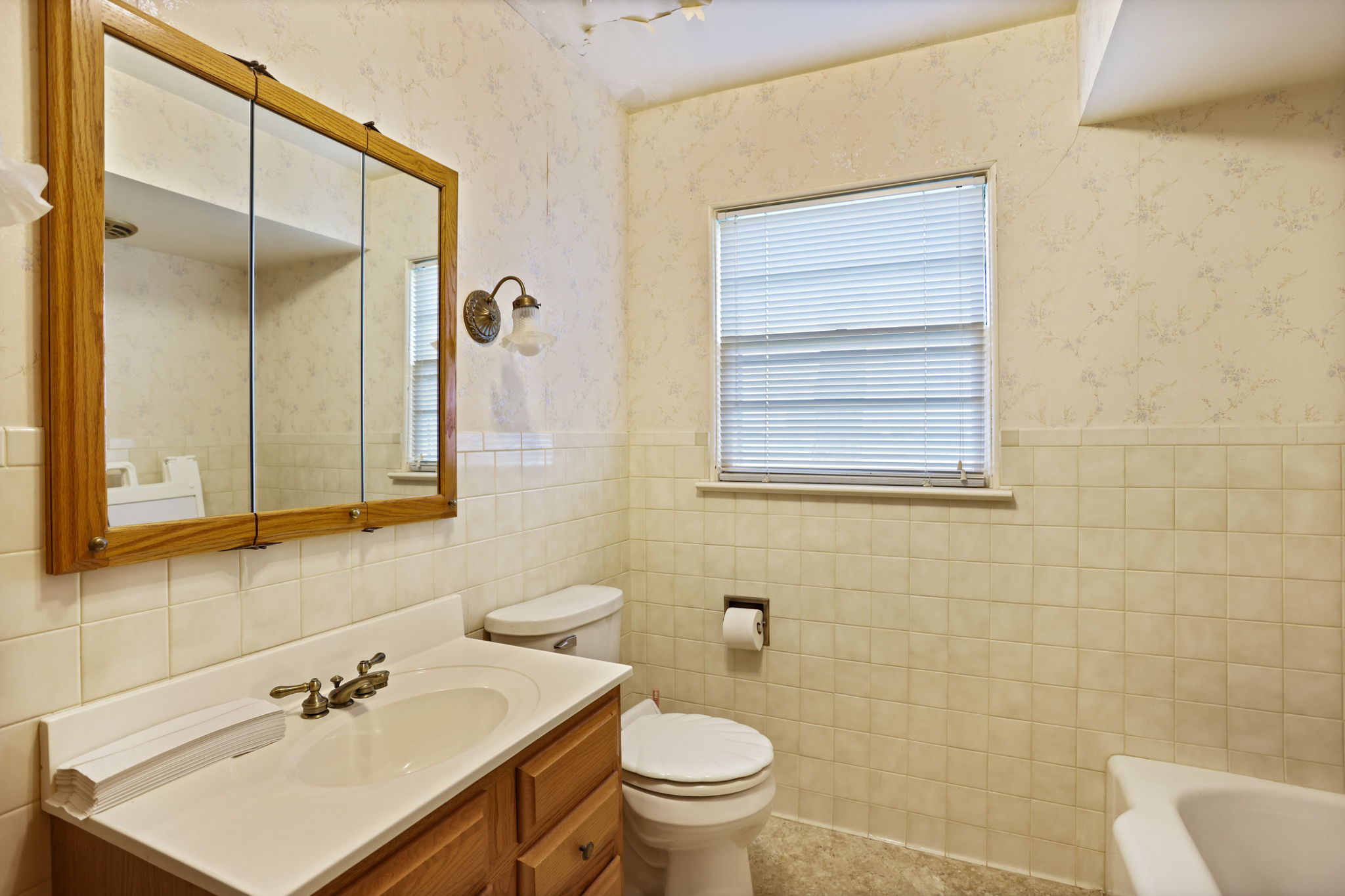 Saginaw, Michigan, 48604, United States, 4 Bedrooms Bedrooms, ,3 BathroomsBathrooms,Residential,For Sale,1980759