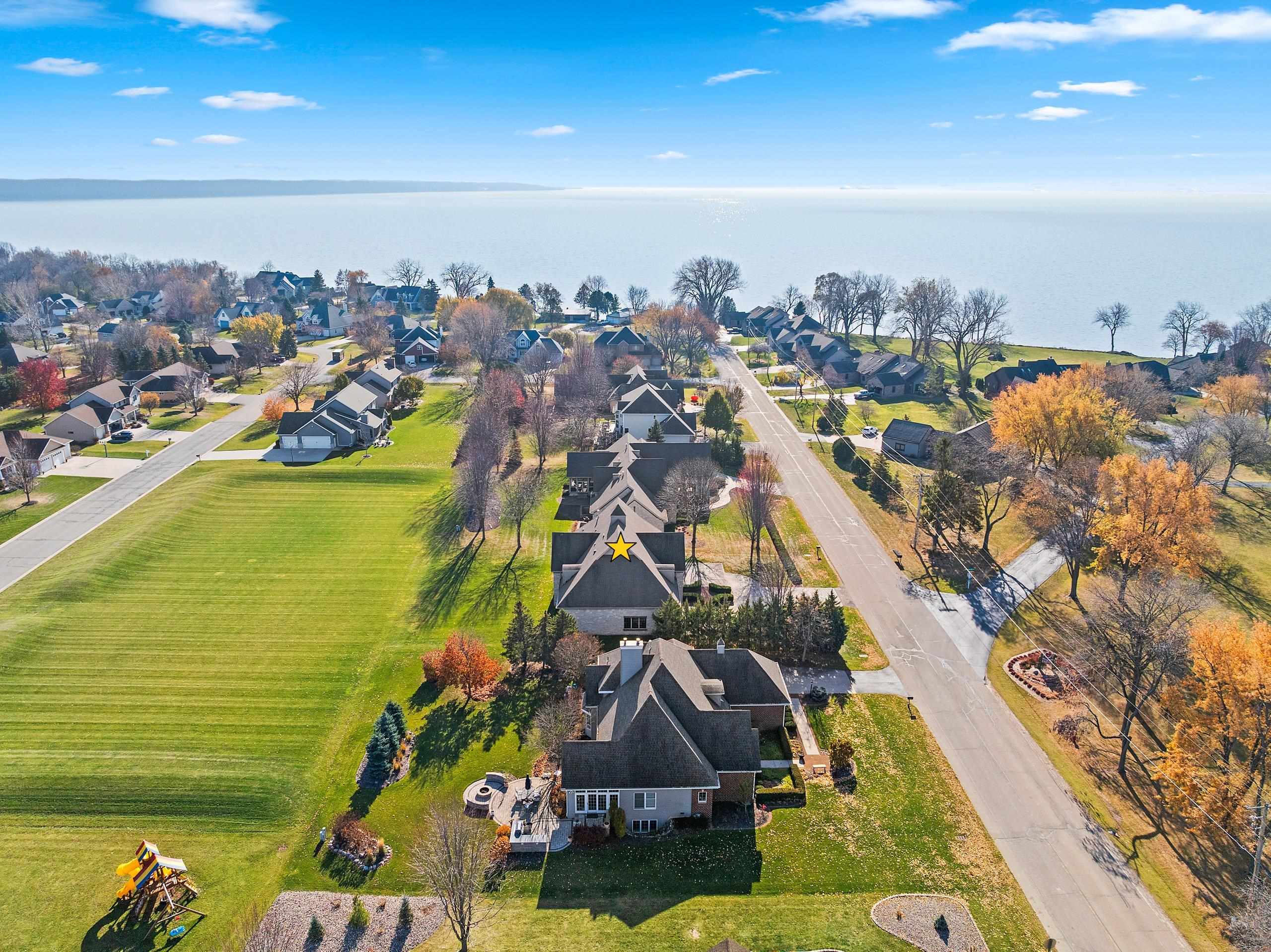 MENASHA, Wisconsin, 54952, United States, 2 Bedrooms Bedrooms, ,3 BathroomsBathrooms,Residential,For Sale,1994567