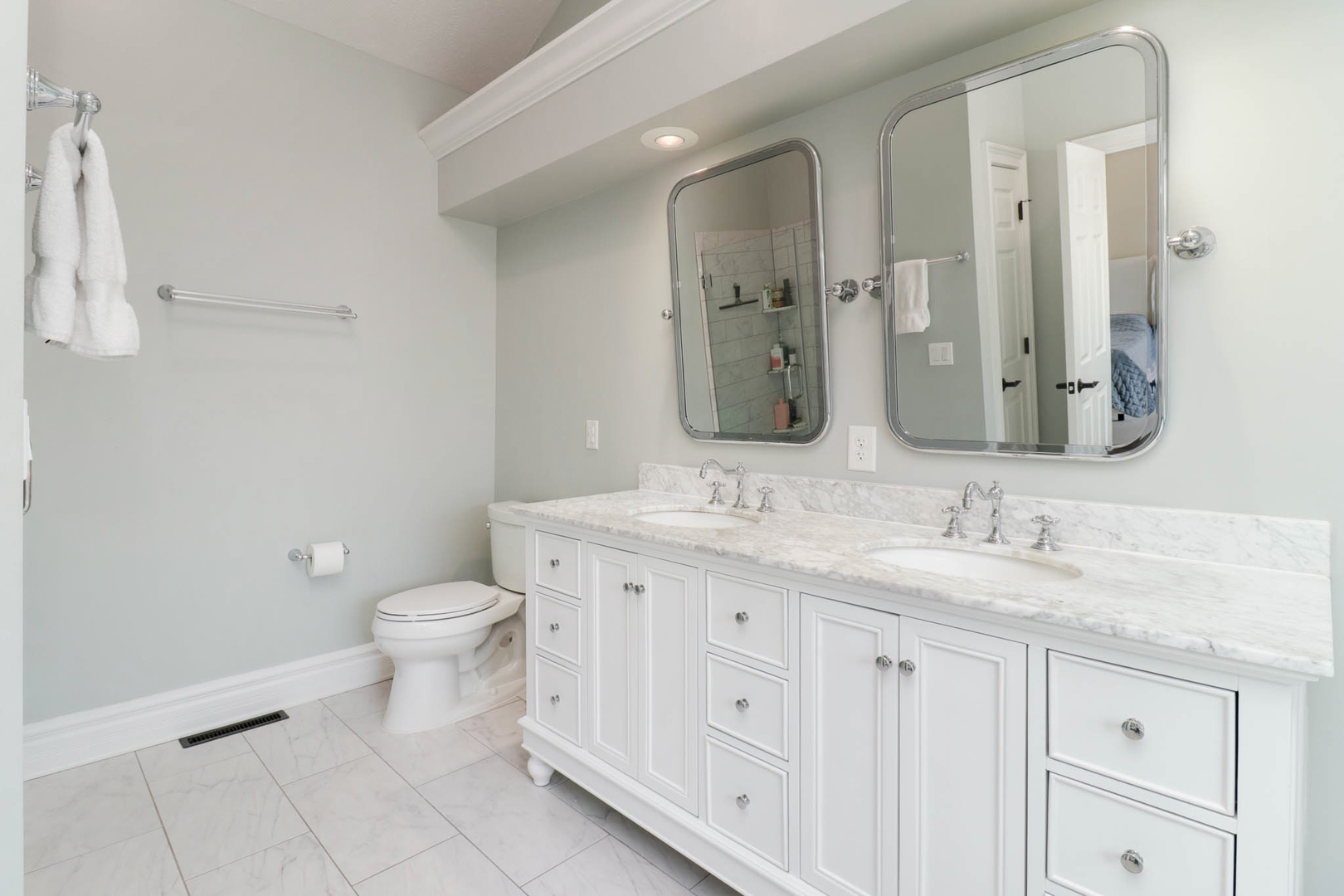 Bloomington, Illinois, 61704, United States, 5 Bedrooms Bedrooms, ,4 BathroomsBathrooms,Residential,For Sale,1991973