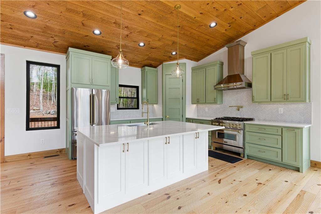 Morganton, Georgia, 30560, United States, 3 Bedrooms Bedrooms, ,4 BathroomsBathrooms,Residential,For Sale,2037777