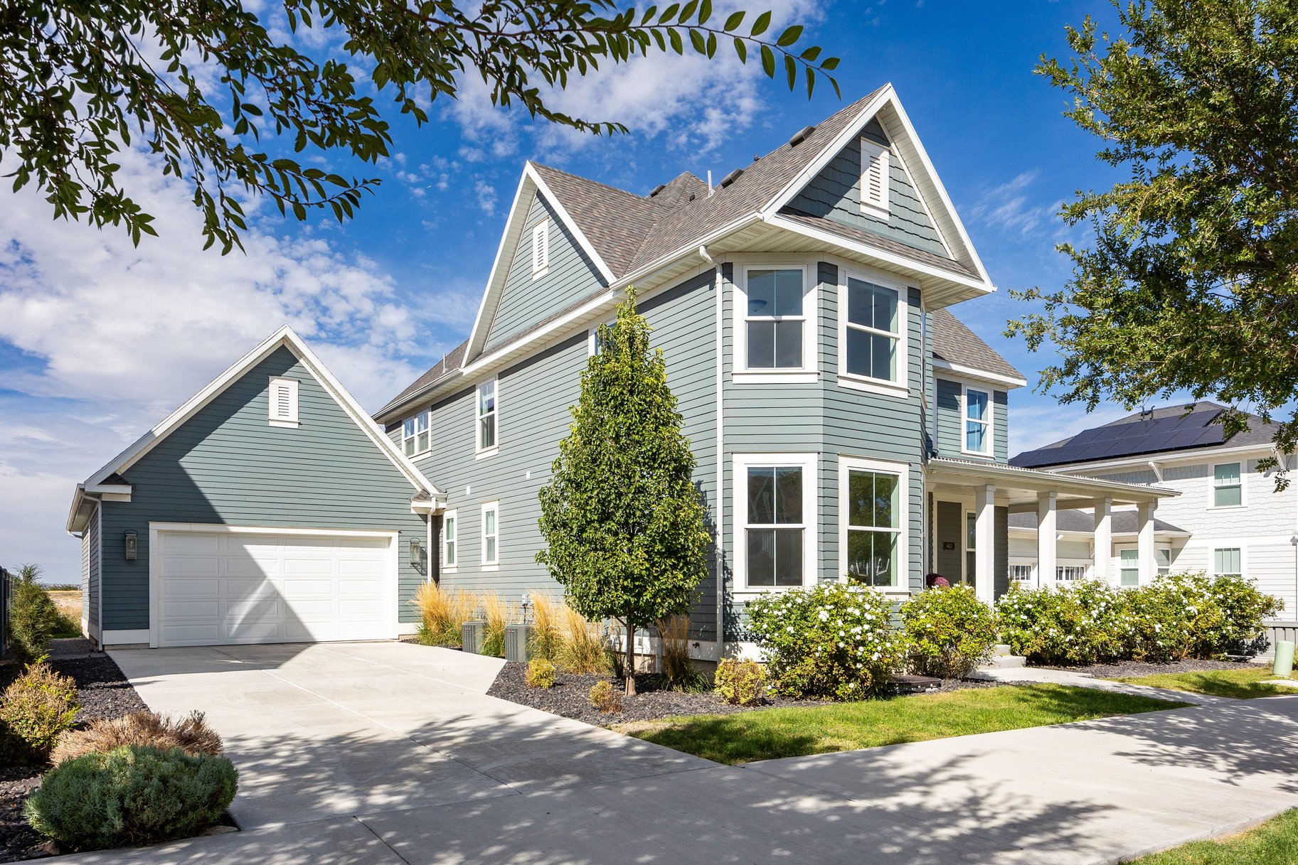  Impeccably Maintained Home with Mountain Views & Four-Car Garage - 物件實景