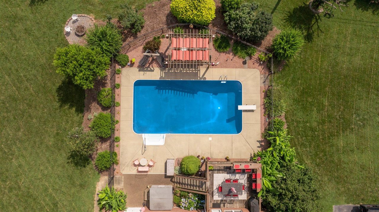 Bowling Green, Kentucky, 42104, United States, 6 Bedrooms Bedrooms, ,4 BathroomsBathrooms,Residential,For Sale,1882789