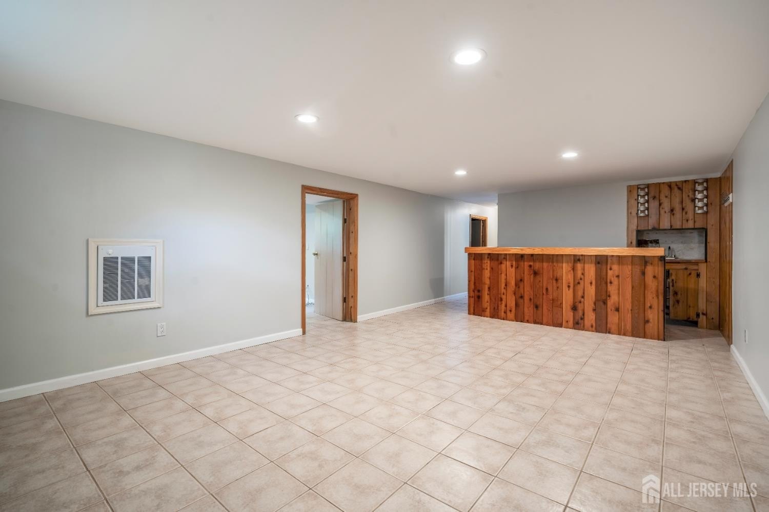 Edison, New Jersey, 08817, United States, 4 Bedrooms Bedrooms, ,2 BathroomsBathrooms,Residential,For Sale,1900843