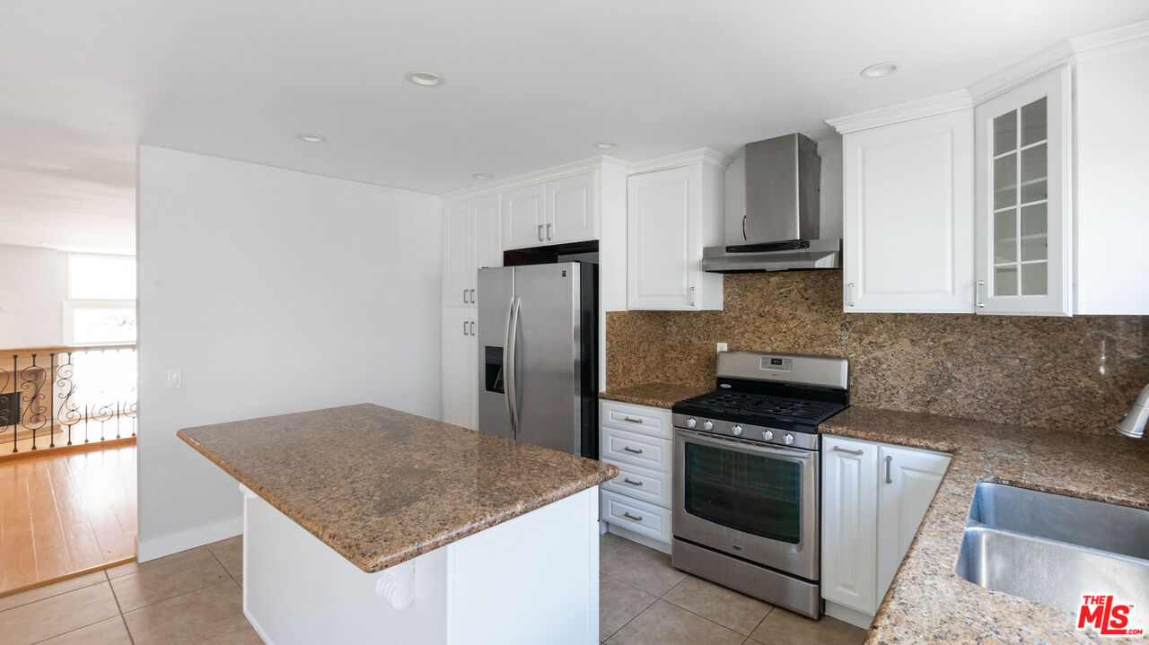 Pacific Palisades, California, 90272, United States, 2 Bedrooms Bedrooms, ,3 BathroomsBathrooms,Residential,For Sale,1950825