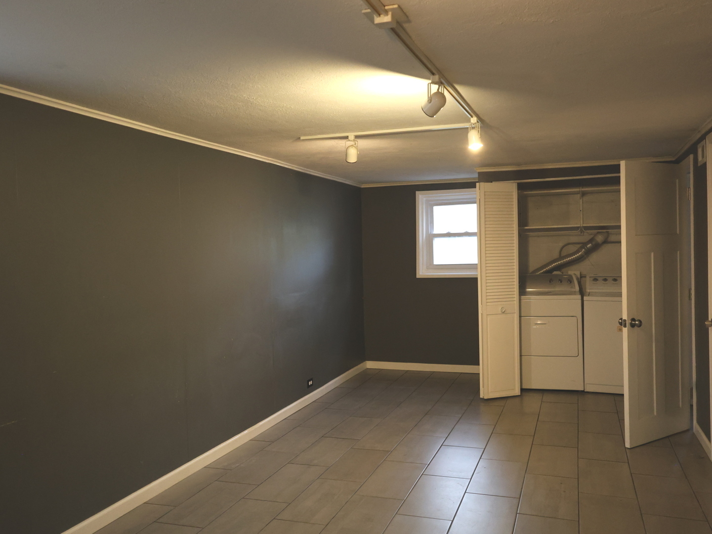 Evanston, Illinois, 60203, United States, 2 Bedrooms Bedrooms, ,2 BathroomsBathrooms,Residential,For Sale,1990766