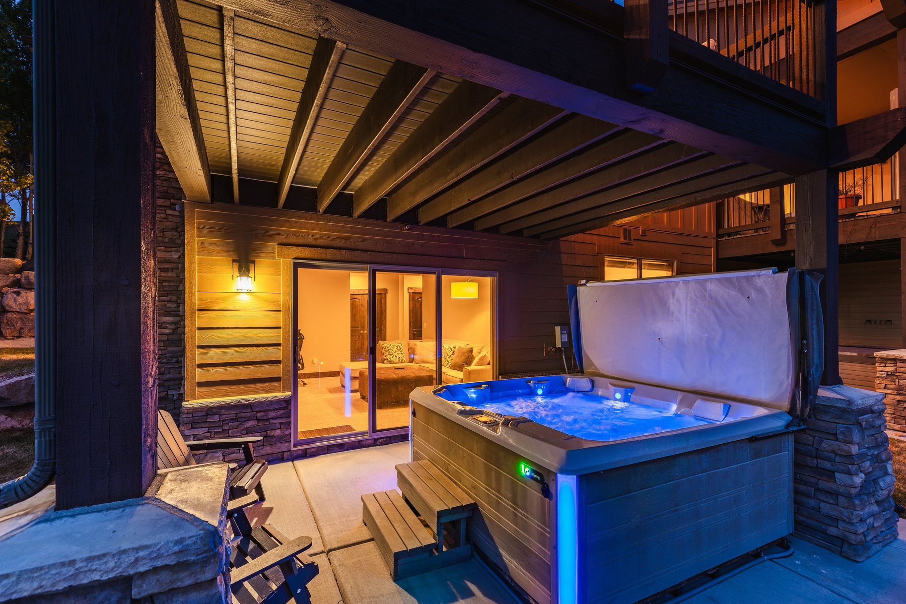  Stunning End-Unit Townhome With Loads of Natural Light - 物件實景