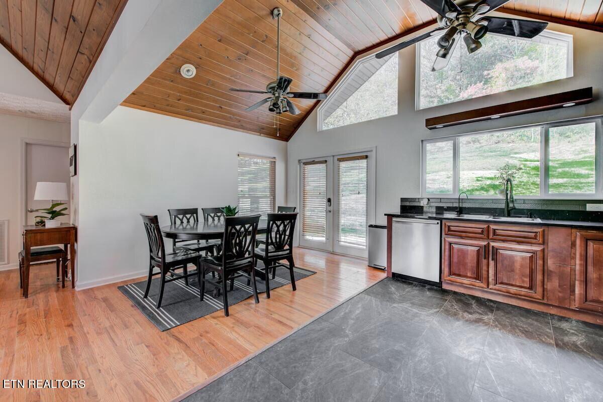 Harriman, Tennessee, 37748, United States, 3 Bedrooms Bedrooms, ,2 BathroomsBathrooms,Residential,For Sale,1907631