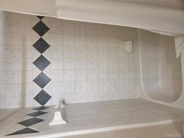 Howell Twp, Michigan, 48843, United States, 4 Bedrooms Bedrooms, ,4 BathroomsBathrooms,Residential,For Sale,2048626
