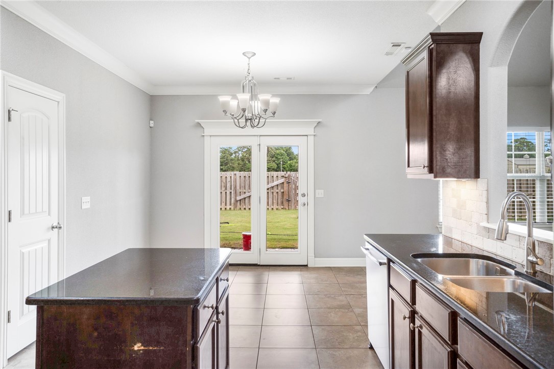 Springdale, Arkansas, 72762, United States, 4 Bedrooms Bedrooms, ,3 BathroomsBathrooms,Residential,For Sale,1877049