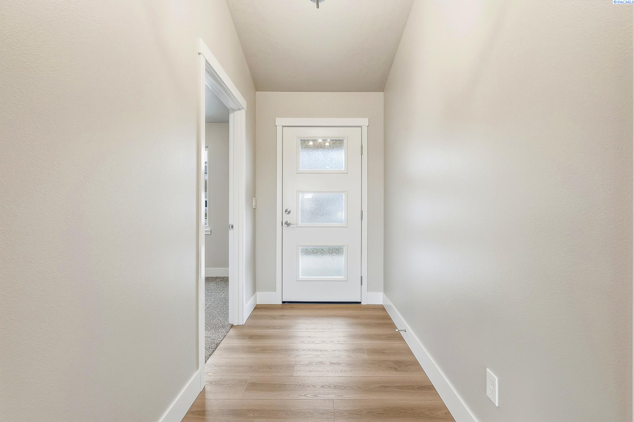 Kennewick, Washington, 99338, United States, 4 Bedrooms Bedrooms, ,1 BathroomBathrooms,Residential,For Sale,1996231