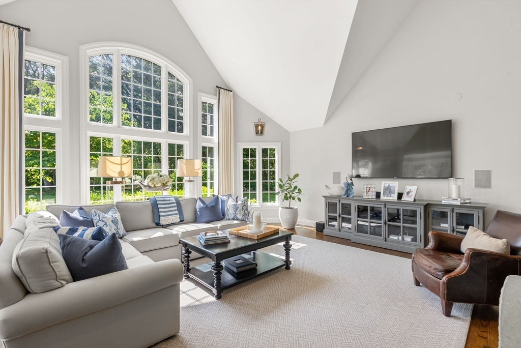 Southborough, Massachusetts, 01772, United States, 4 Bedrooms Bedrooms, ,5 BathroomsBathrooms,Residential,For Sale,2000512