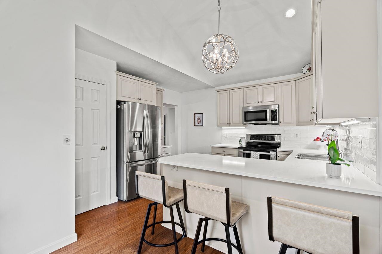 Bedford, New Hampshire, 03110, United States, 3 Bedrooms Bedrooms, ,3 BathroomsBathrooms,Residential,For Sale,1989387