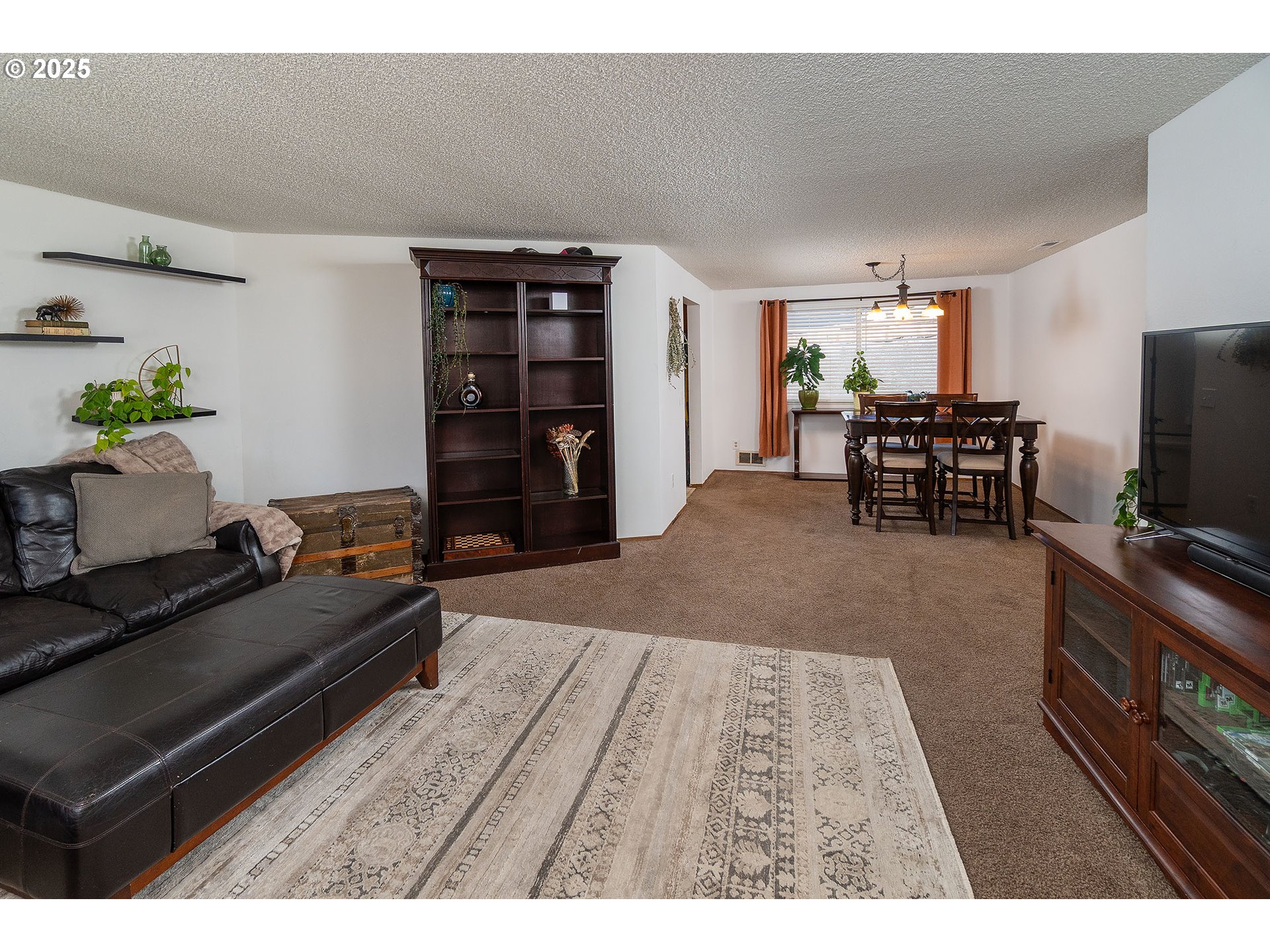 Bend, Oregon, 97701, United States, 3 Bedrooms Bedrooms, ,2 BathroomsBathrooms,Residential,For Sale,1960454