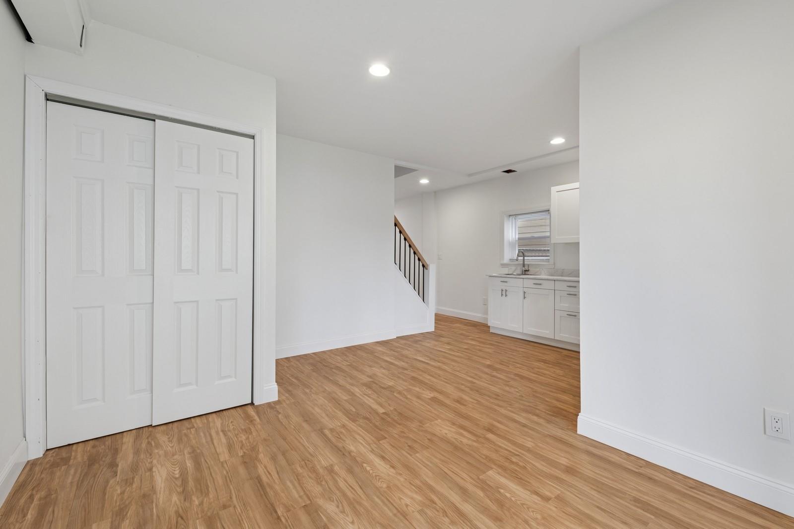Bronx, New York, 10465, United States, 3 Bedrooms Bedrooms, ,2 BathroomsBathrooms,Residential,For Sale,1794216