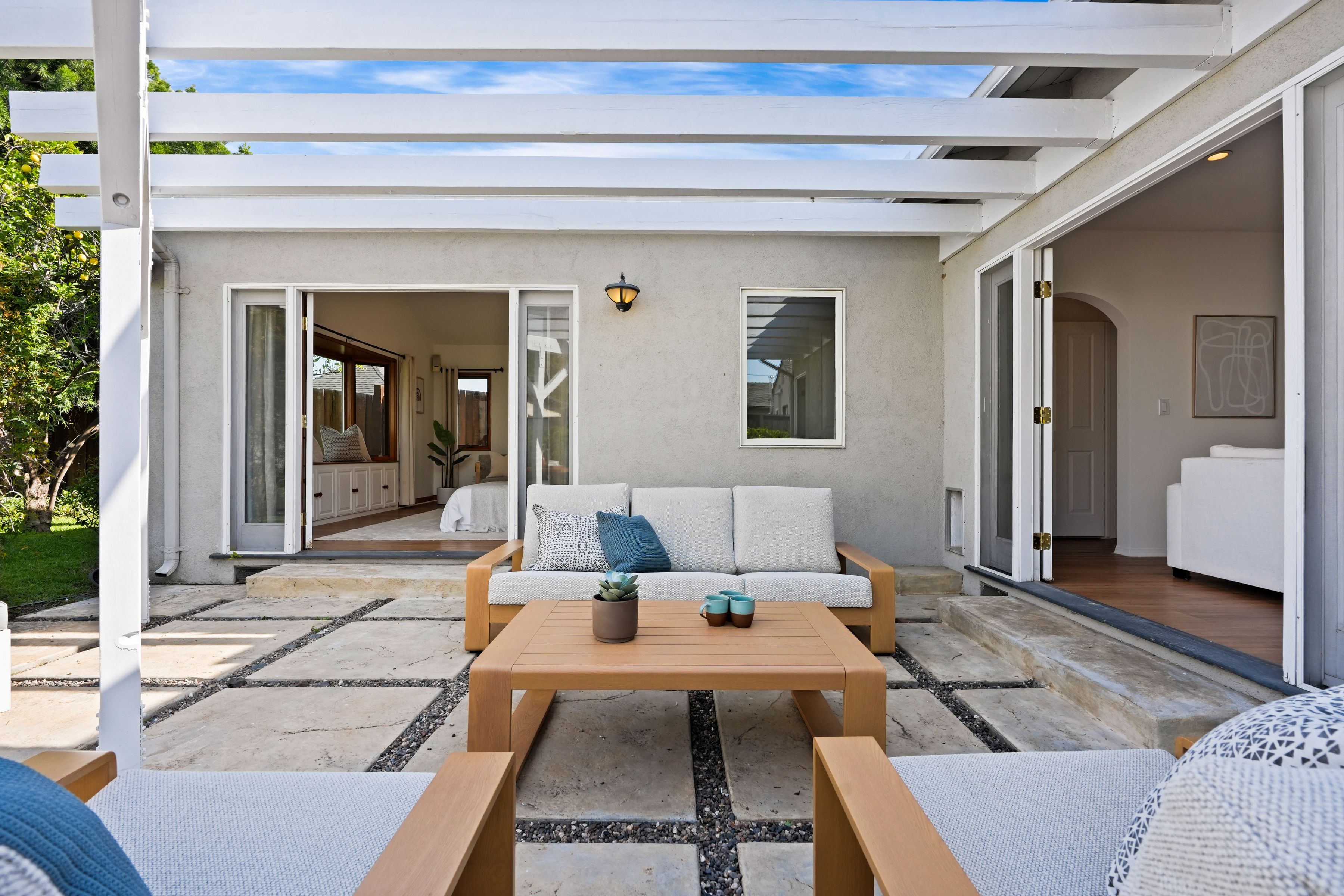  6506 Colbath Avenue - 物件實景