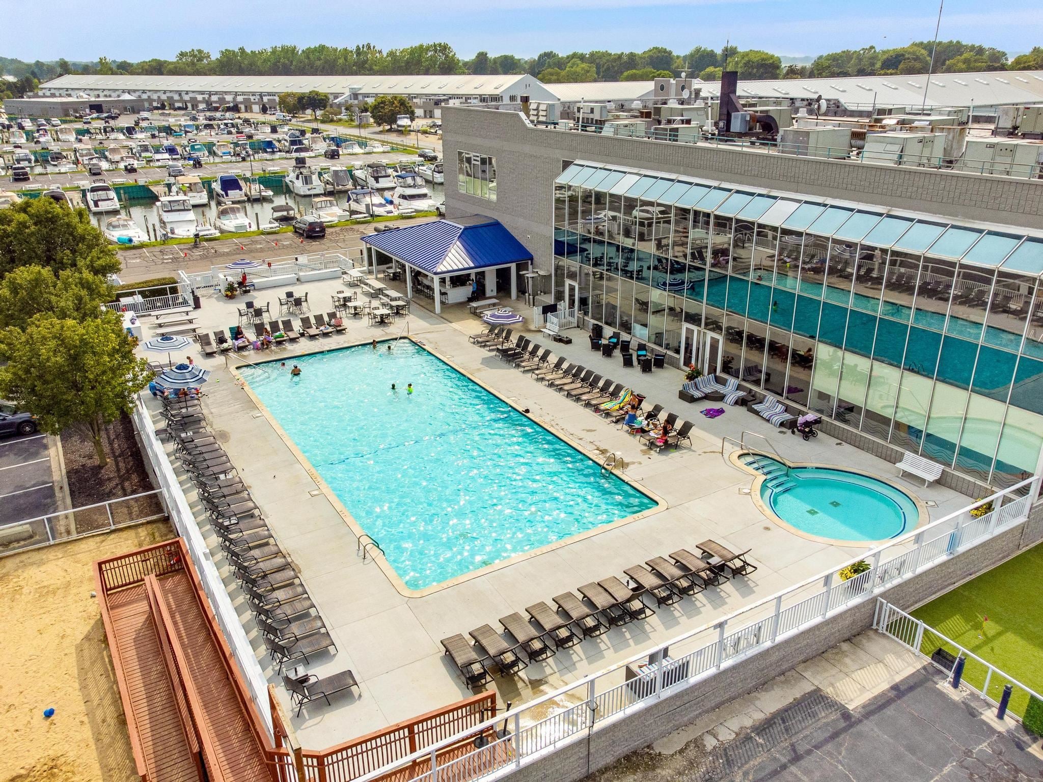 Harrison Twp, Michigan, 48045, United States, 2 Bedrooms Bedrooms, ,3 BathroomsBathrooms,Residential,For Sale,1979598