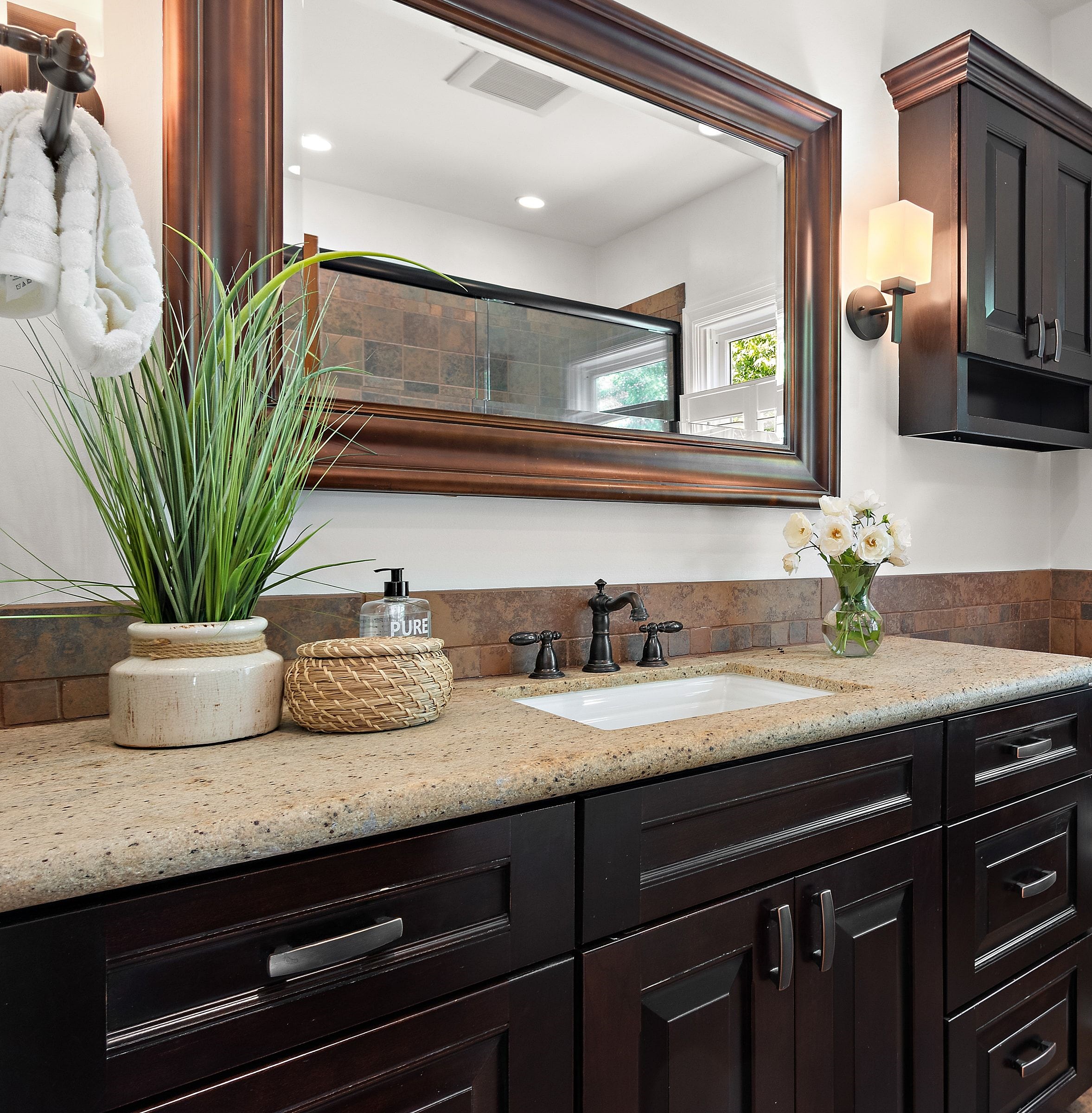  Classic Character Meets Modern Comfort in Crocker Highlands - 物件實景