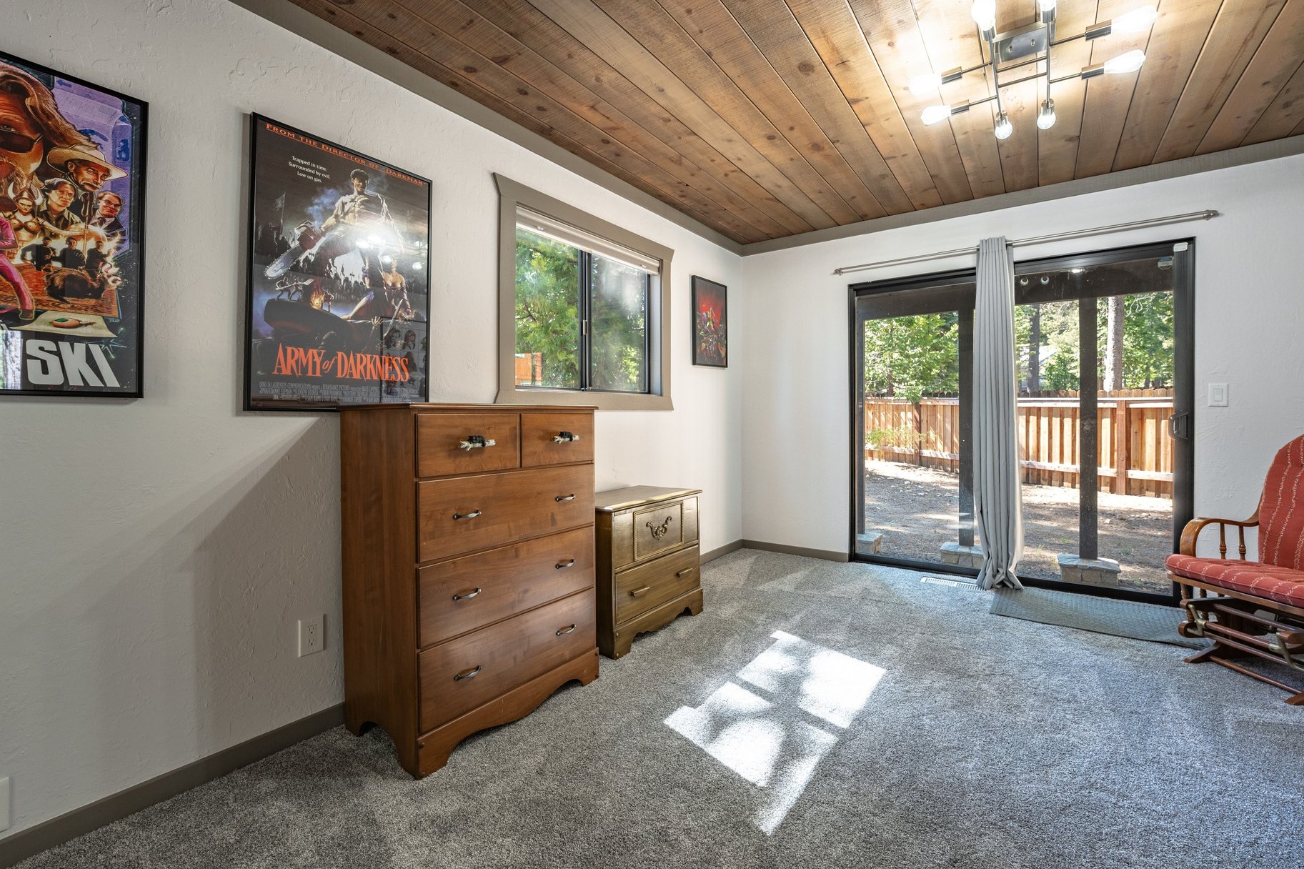  Loved and Cared For West Shore Home with Large Detached Garage and ADU Potential - 物件實景