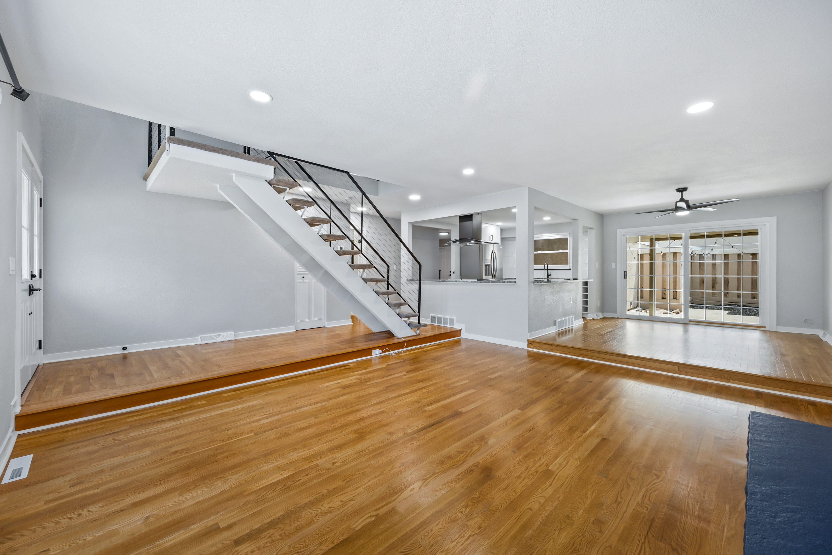  Beautifully renovated home in the desirable Three Fountains community - 物件實景