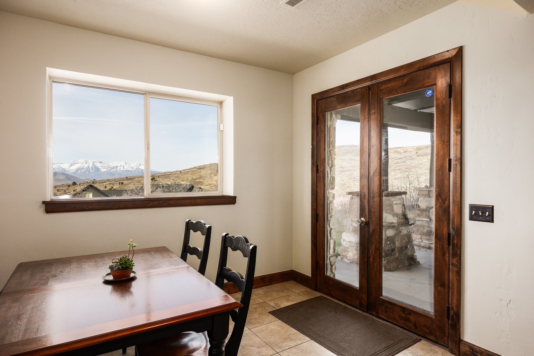  The Ultimate Multi-Generational Mountain Retreat Backing to 500 Acres of Open Sp - 物件實景