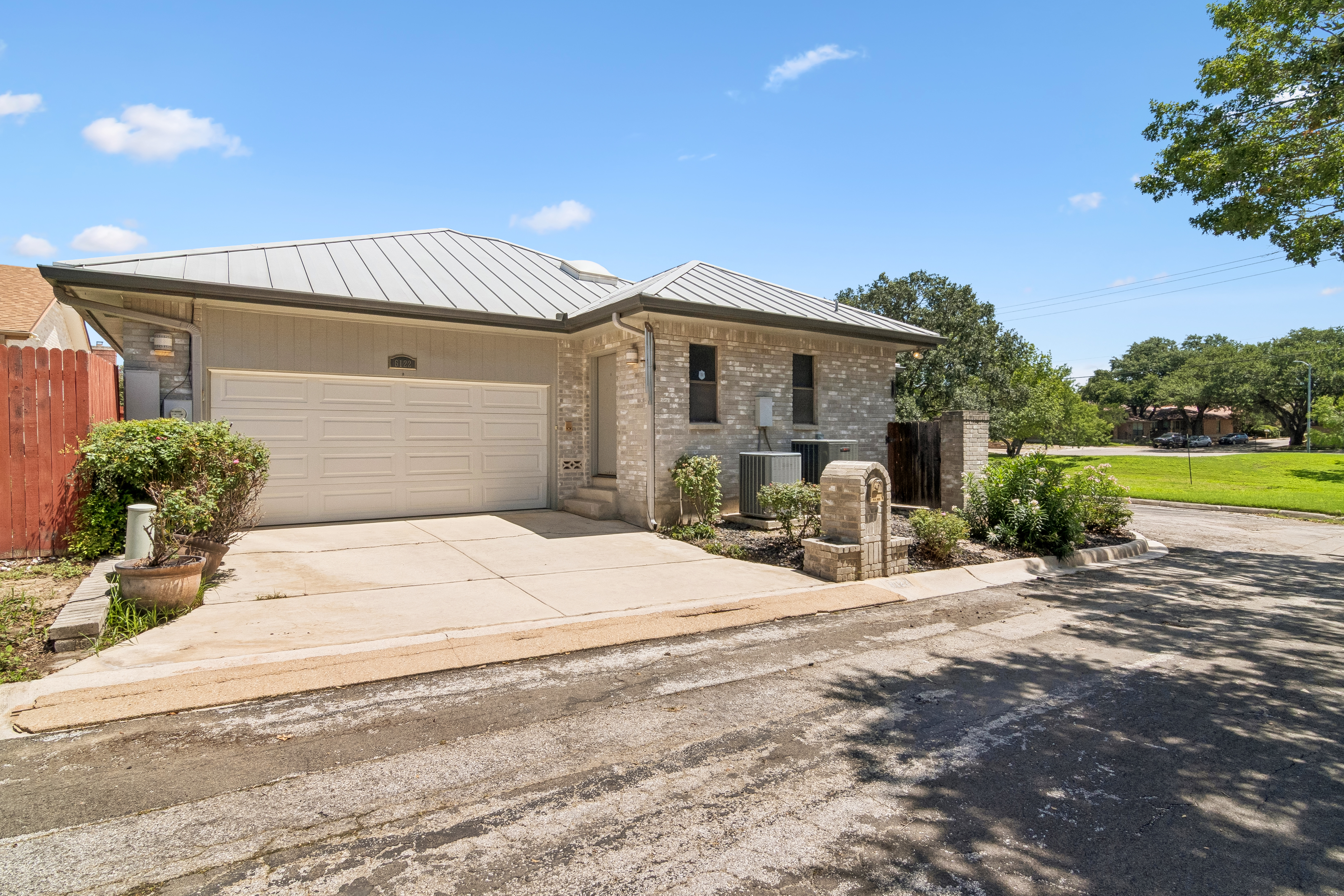  Custom Garden Home in Desirable Windcrest - 物件實景