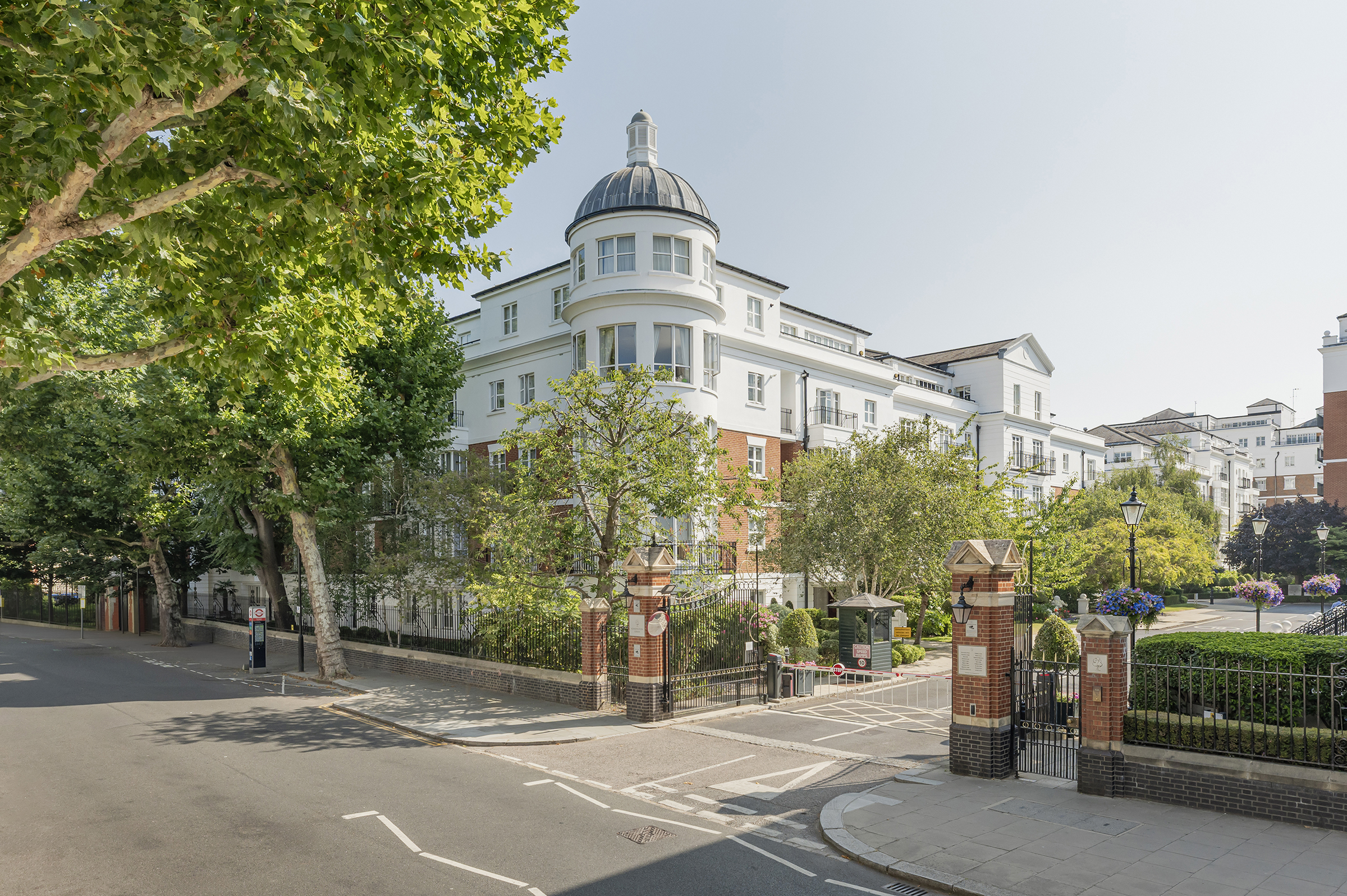  A Third-Floor Apartment with Two Balconies in a Sought-After Kensington Developm - 物件實景