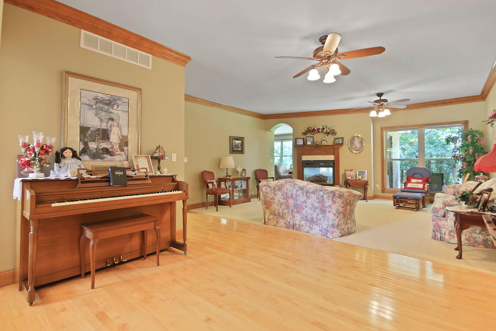 STURGEON, Missouri, 65284, United States, 3 Bedrooms Bedrooms, ,3 BathroomsBathrooms,Residential,For Sale,1921740