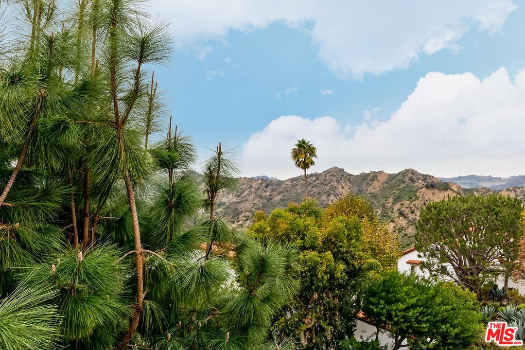 Pacific Palisades, California, 90272, United States, 3 Bedrooms Bedrooms, ,4 BathroomsBathrooms,Residential,For Sale,1993349