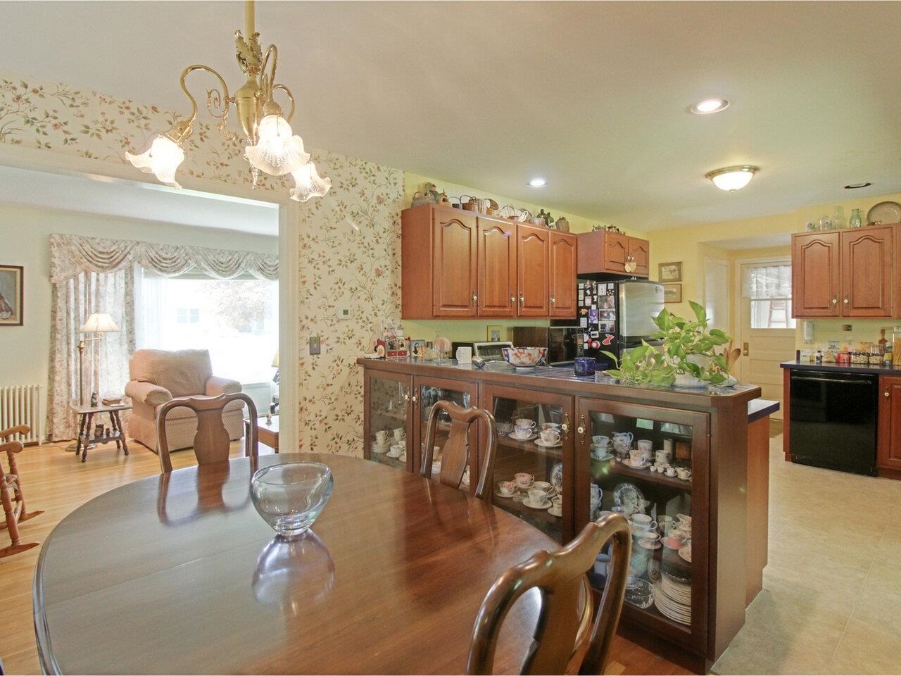 Burlington, Vermont, 05401, United States, 4 Bedrooms Bedrooms, ,2 BathroomsBathrooms,Residential,For Sale,1838710