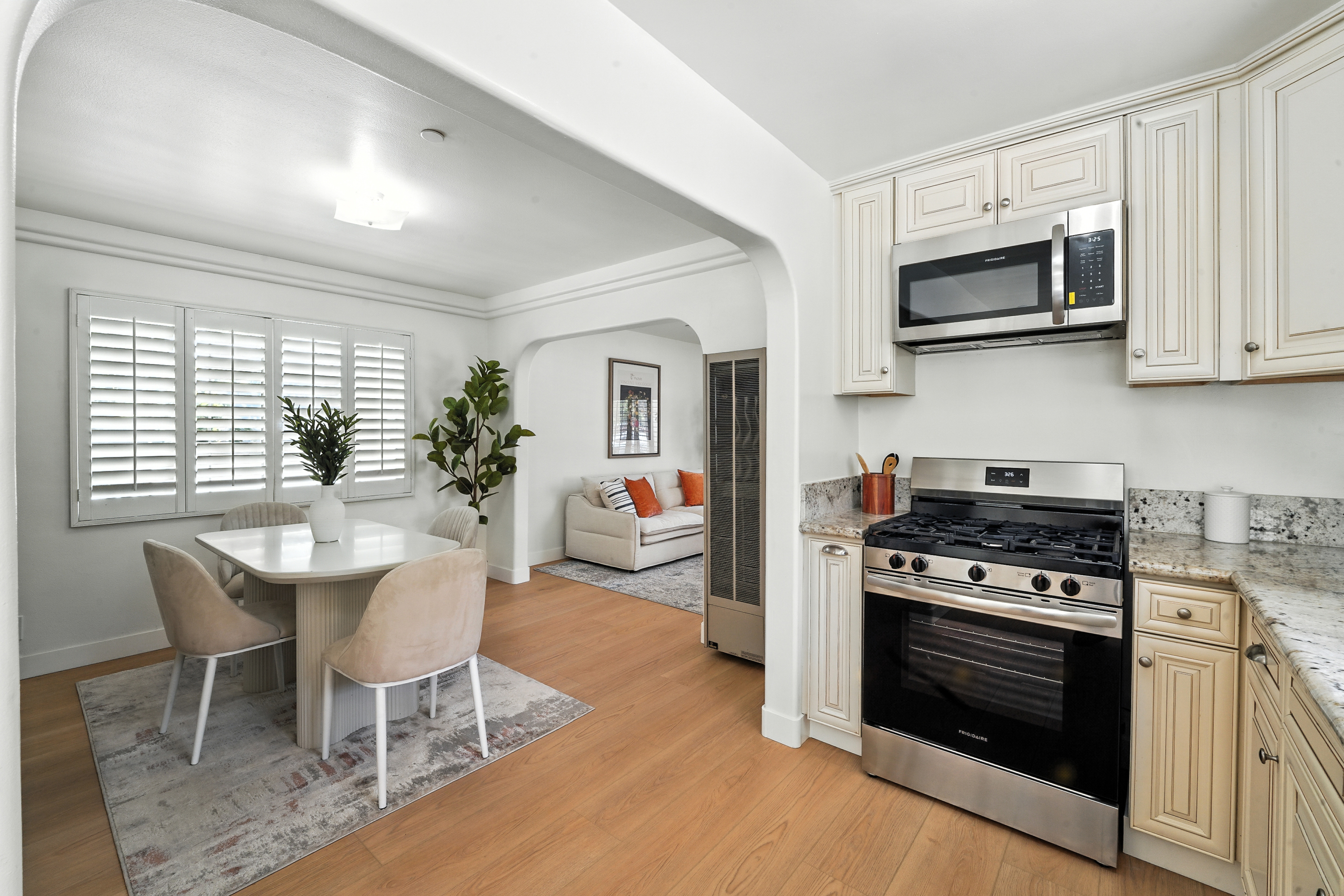 Los Angeles, California, 90042, United States, 3 Bedrooms Bedrooms, ,3 BathroomsBathrooms,Residential,For Sale,1909729
