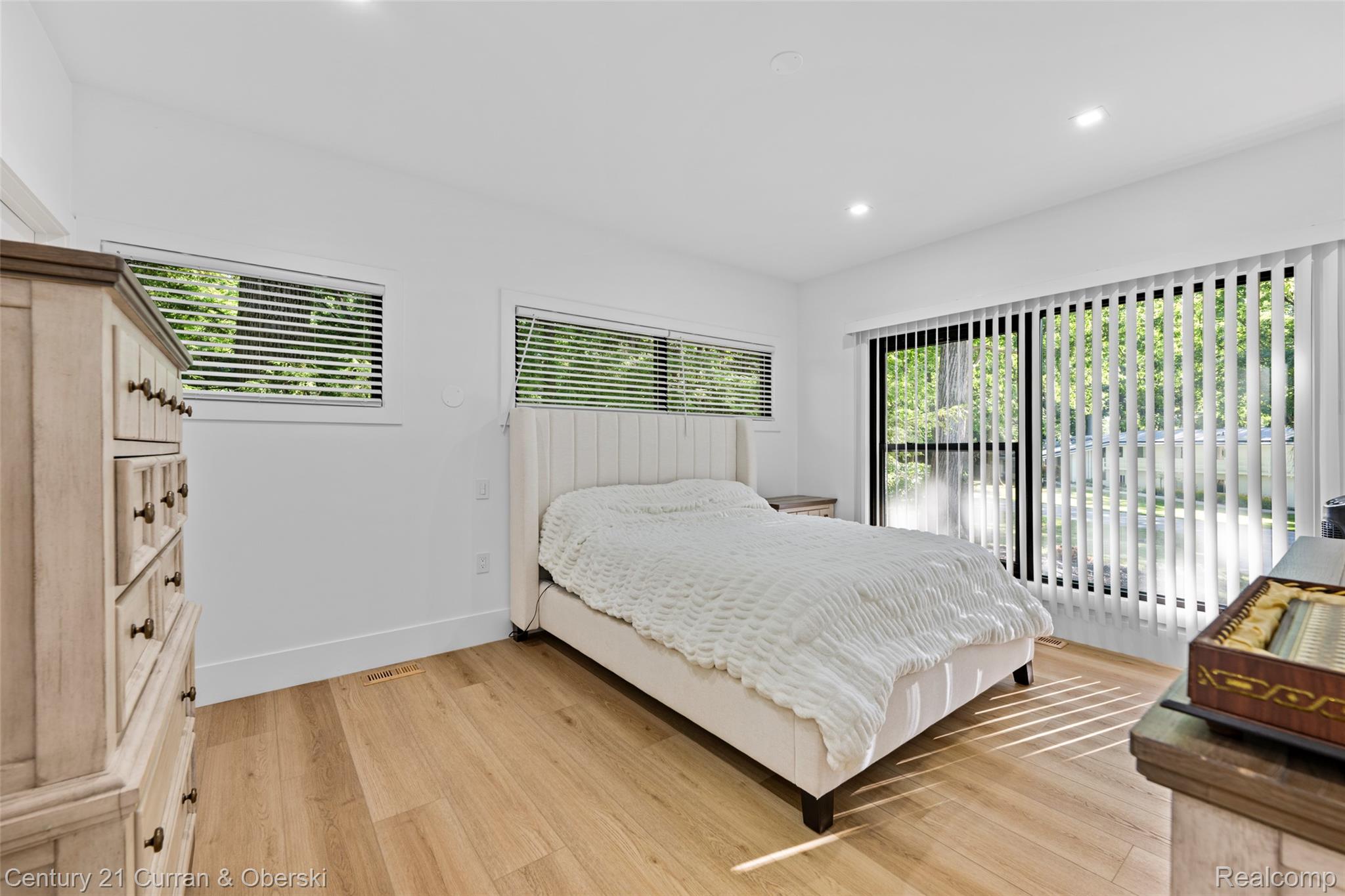 Farmington, Michigan, 48334, United States, 7 Bedrooms Bedrooms, ,8 BathroomsBathrooms,Residential,For Sale,1980731