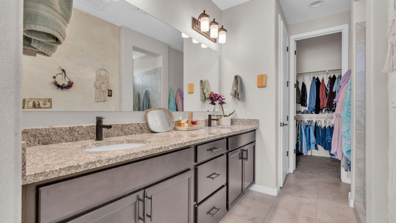Albuquerque, New Mexico, 87106, United States, 5 Bedrooms Bedrooms, ,4 BathroomsBathrooms,Residential,For Sale,1907467