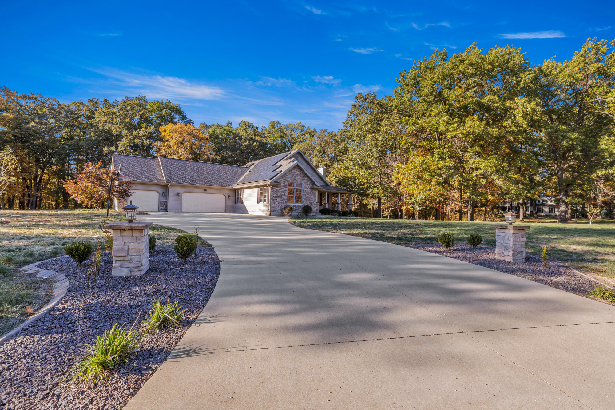 Effingham, Illinois, 62401, United States, 3 Bedrooms Bedrooms, ,3 BathroomsBathrooms,Residential,For Sale,1976361