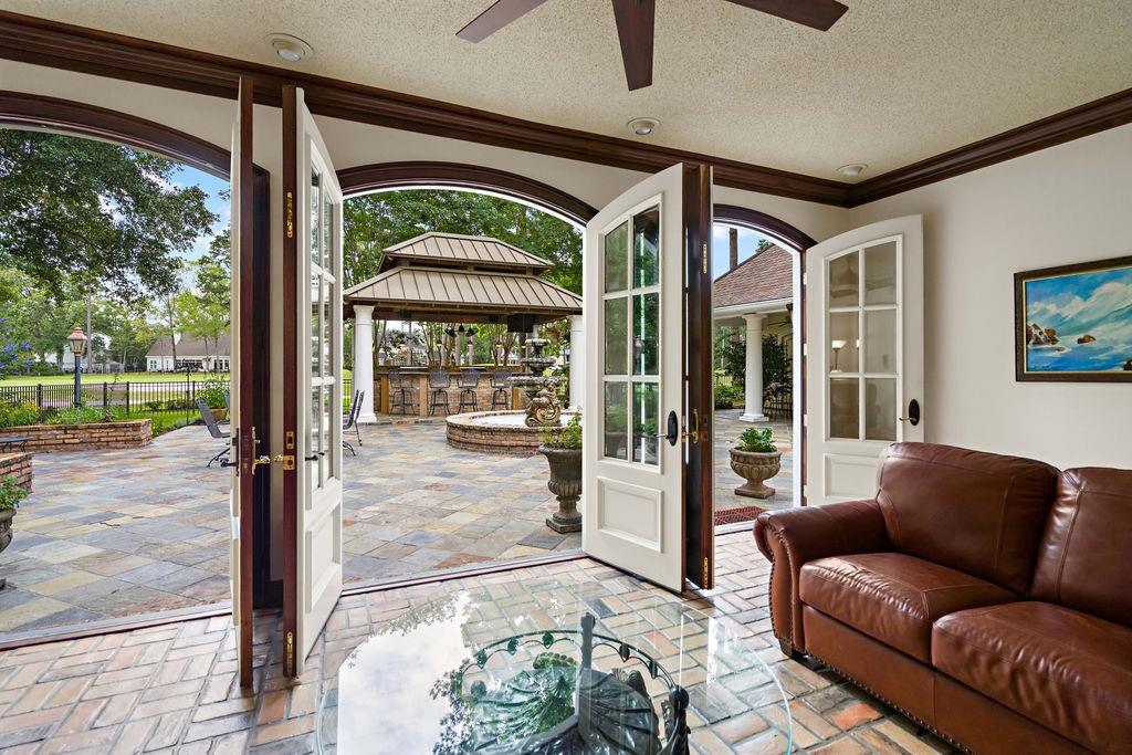 Mandeville, Louisiana, 70471, United States, 4 Bedrooms Bedrooms, ,5 BathroomsBathrooms,Residential,For Sale,1828156