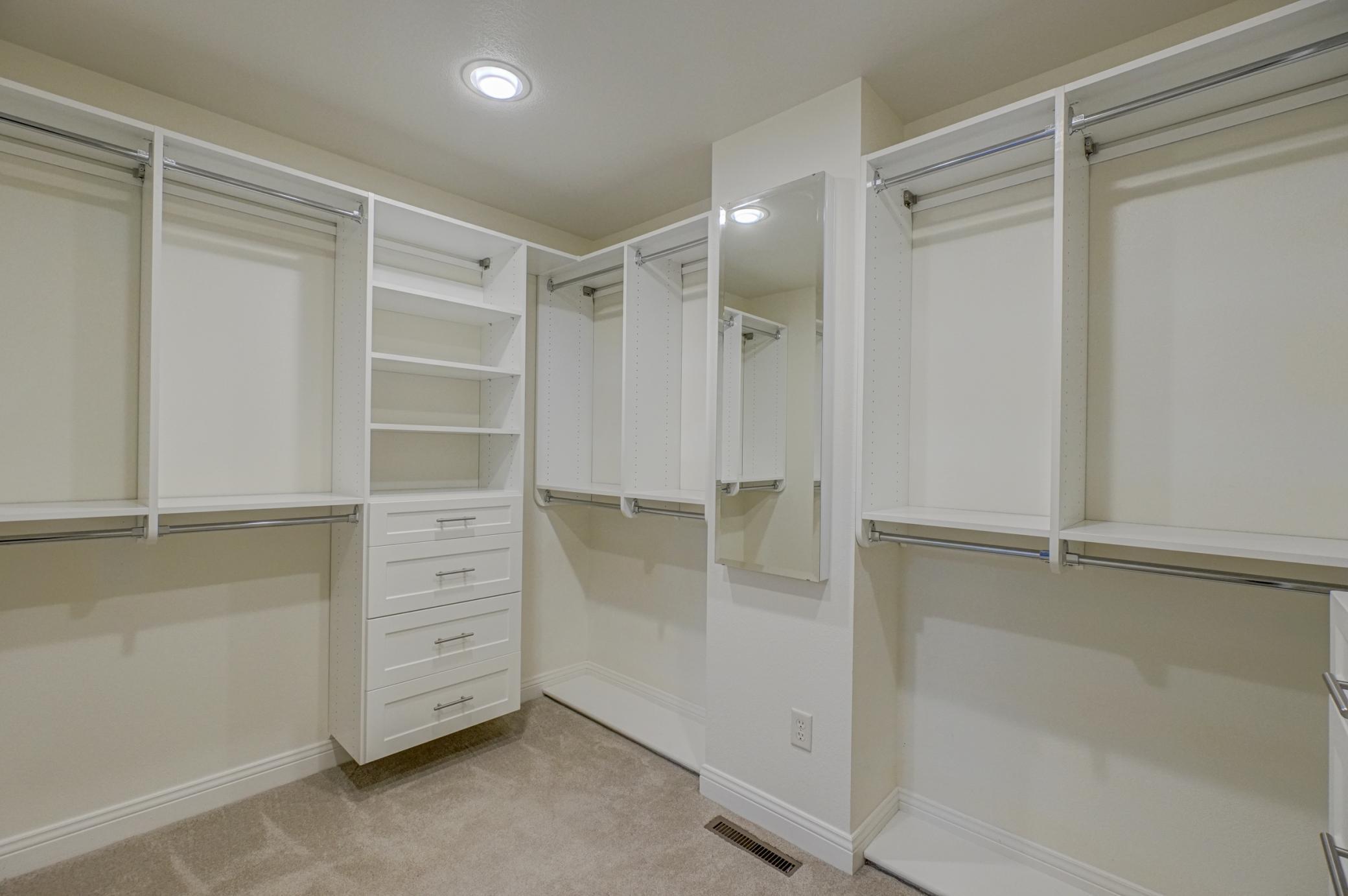 Eau Claire, Wisconsin, 54701, United States, 6 Bedrooms Bedrooms, ,2 BathroomsBathrooms,Residential,For Sale,1992855