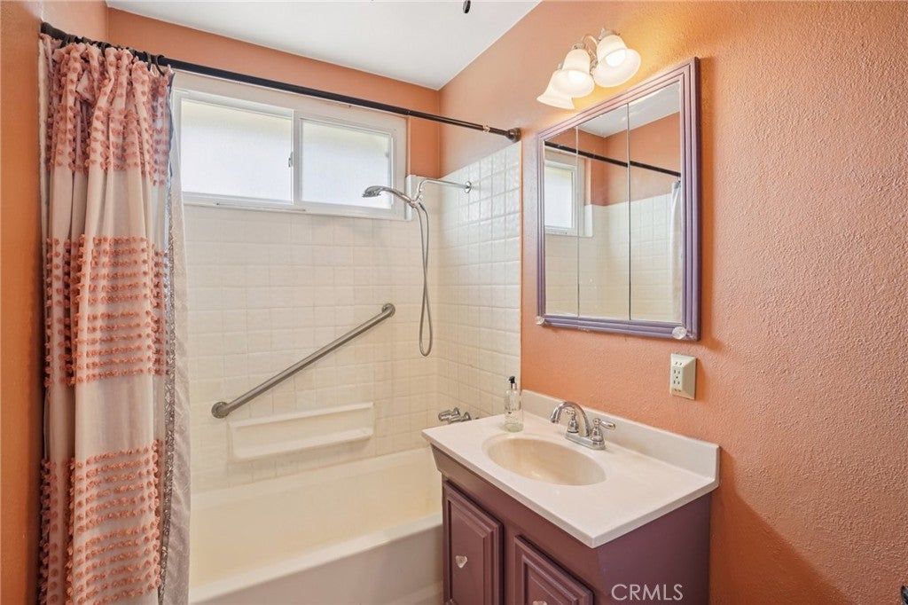 Lakewood, California, 90715, United States, 3 Bedrooms Bedrooms, ,1 BathroomBathrooms,Residential,For Sale,1988216