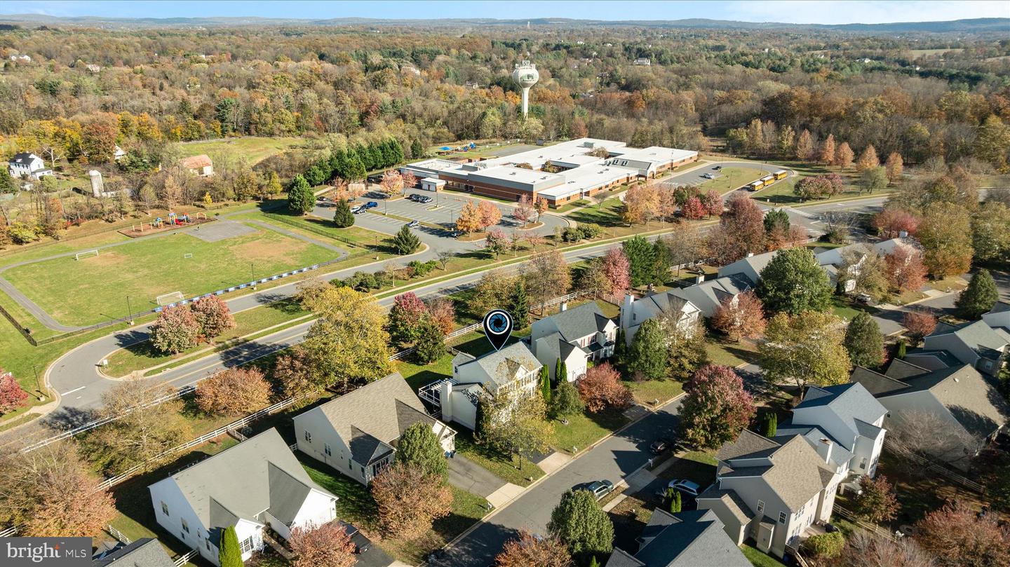 Round Hill, Virginia, 20141, United States, 4 Bedrooms Bedrooms, ,4 BathroomsBathrooms,Residential,For Sale,1987727