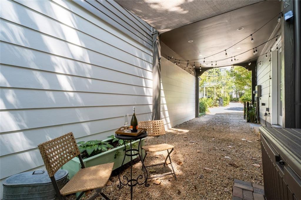 Atlanta, Georgia, 30324, United States, 3 Bedrooms Bedrooms, ,3 BathroomsBathrooms,Residential,For Sale,1948328